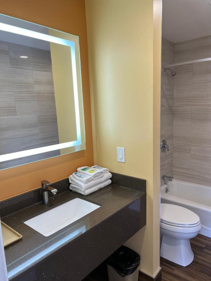 Industry Inn & Suites La Puente Eksteriør bilde