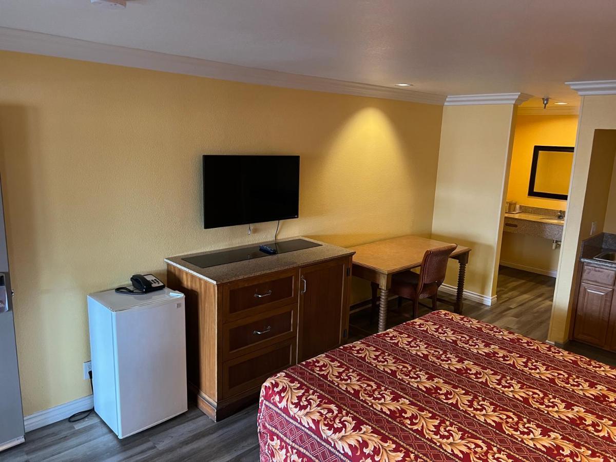 Industry Inn & Suites La Puente Eksteriør bilde