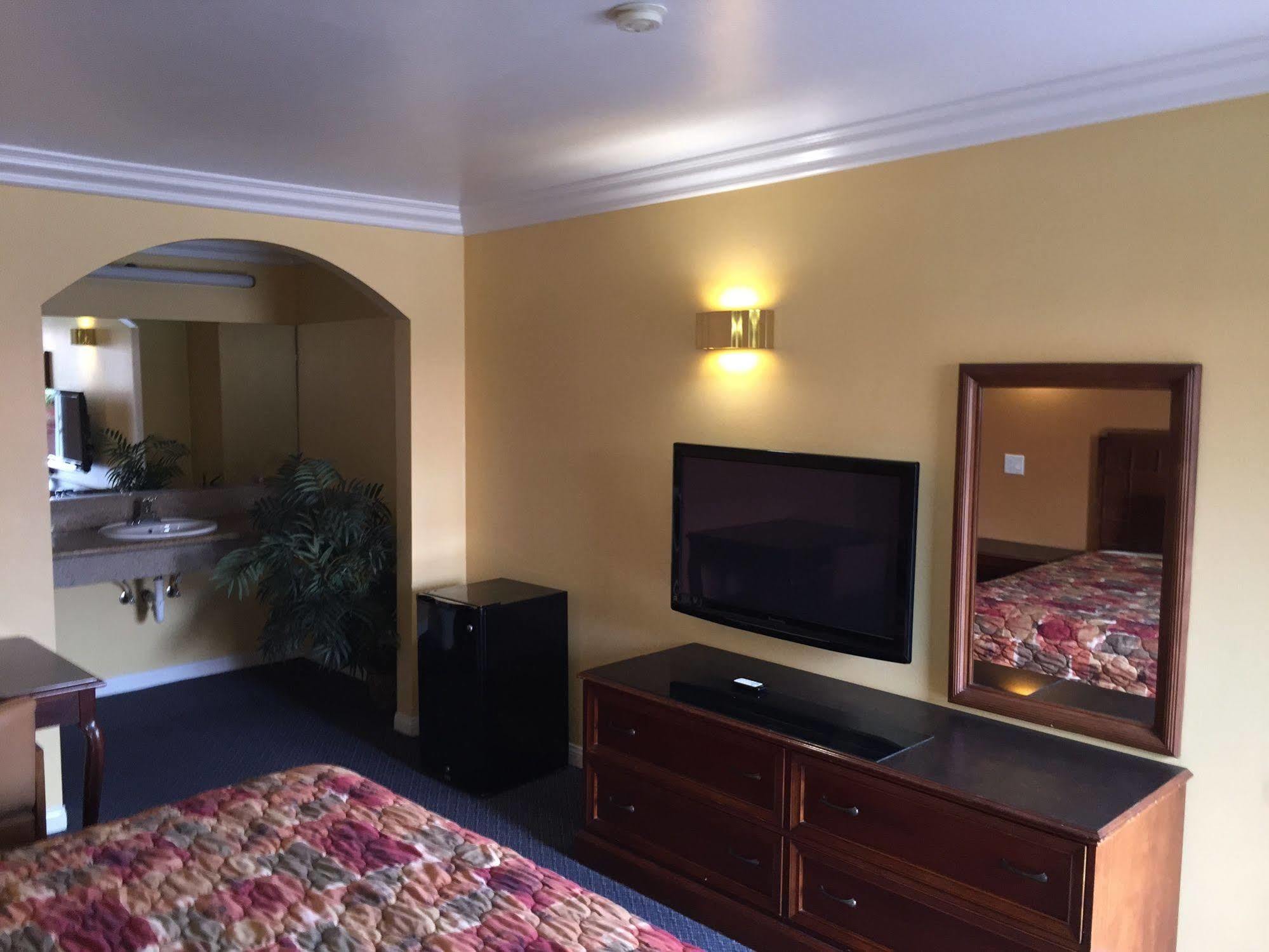 Industry Inn & Suites La Puente Eksteriør bilde