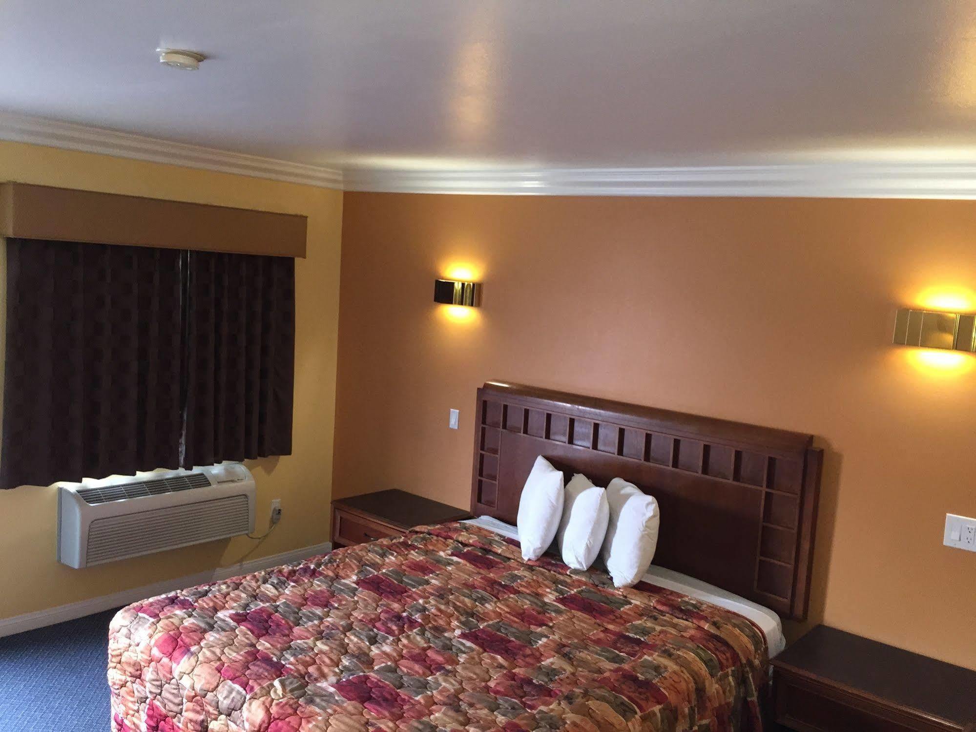 Industry Inn & Suites La Puente Eksteriør bilde