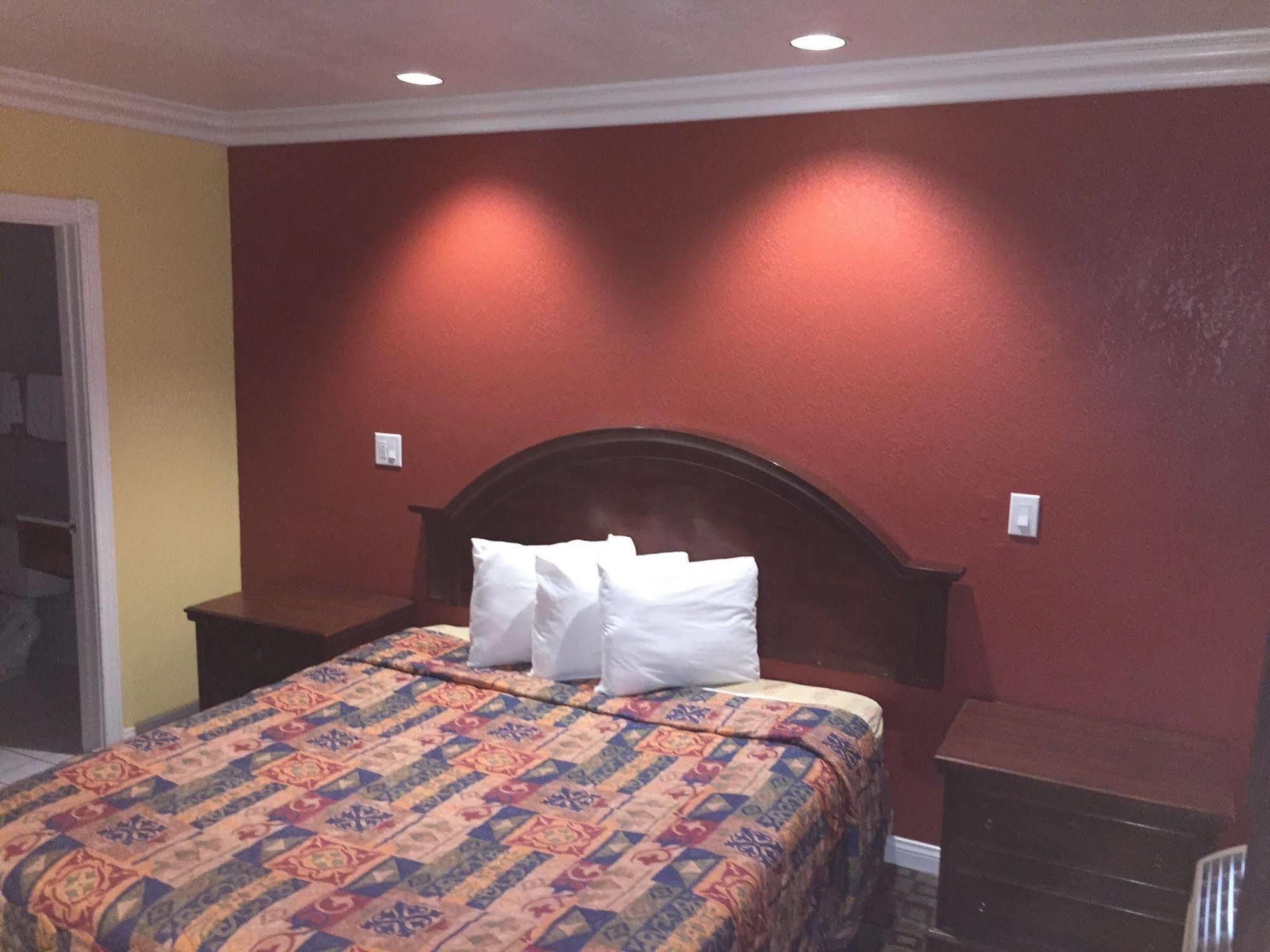 Industry Inn & Suites La Puente Eksteriør bilde