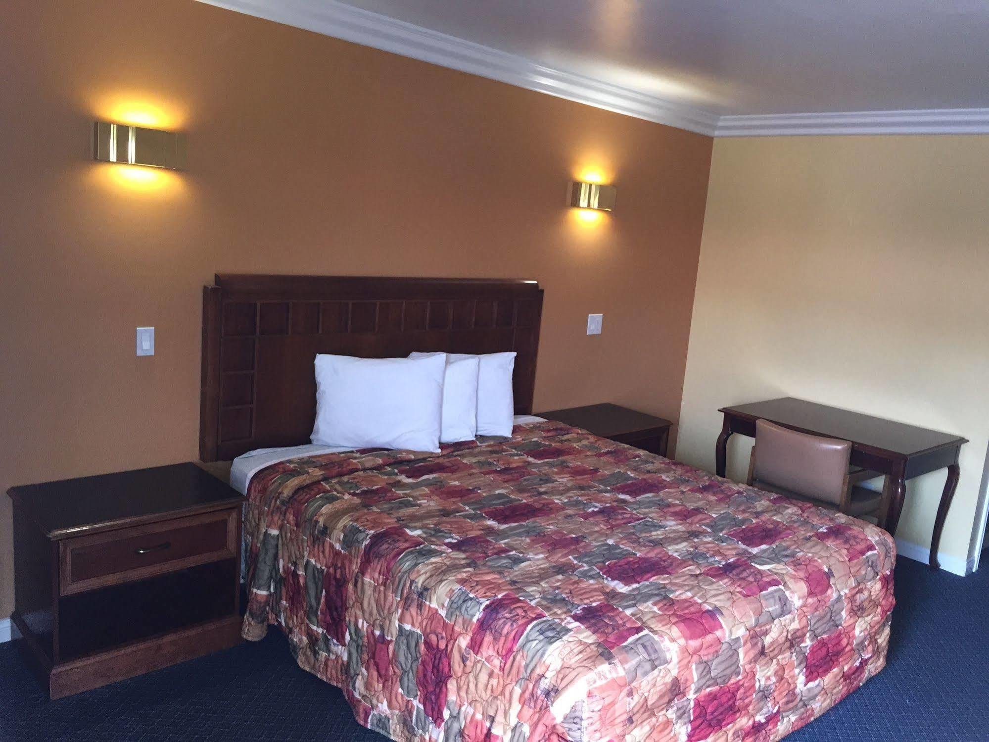 Industry Inn & Suites La Puente Eksteriør bilde
